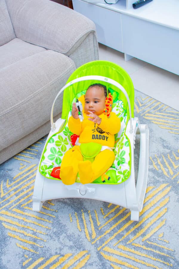 Portable Rocker for Newborns with Feeding Table - Green - Image 3