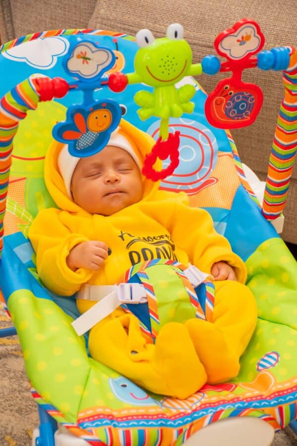 Baby Rocker with Musical Toy Bar & Vibrations - Image 4