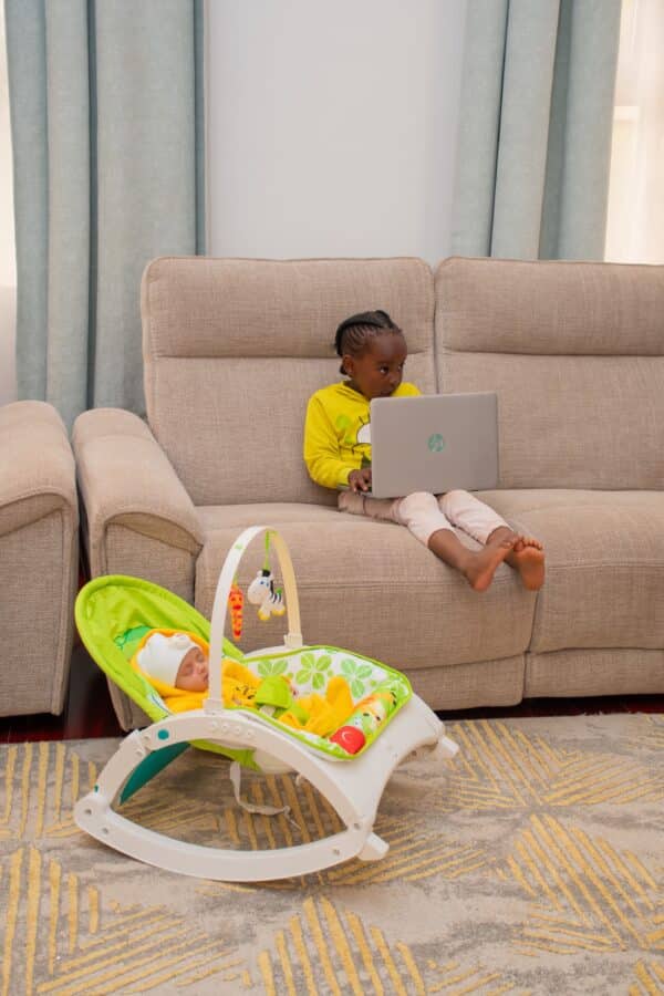 Portable Rocker for Newborns with Feeding Table - Green - Image 11
