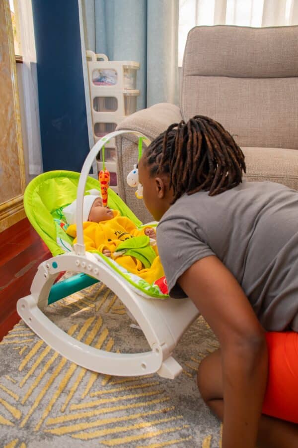 Portable Rocker for Newborns with Feeding Table - Green - Image 7
