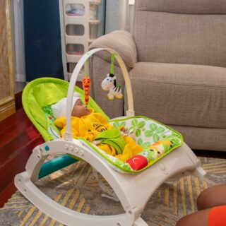Portable Rocker for Newborns with Feeding Table - Green