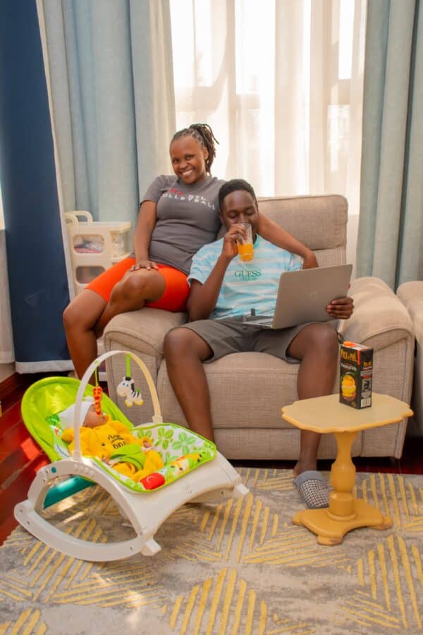 Portable Rocker for Newborns with Feeding Table - Green - Image 6