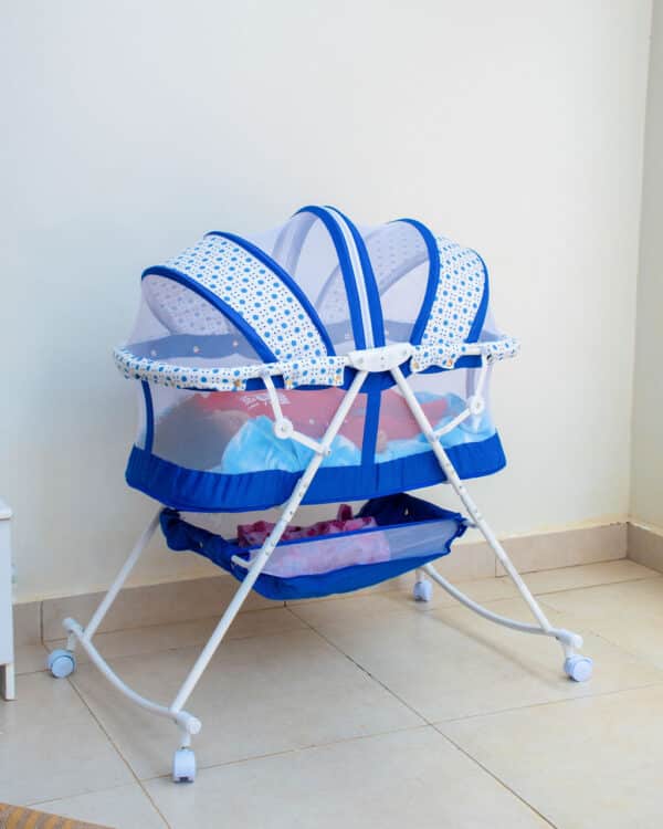 Foldable Baby Bassinet with Net and Wheels - Image 3