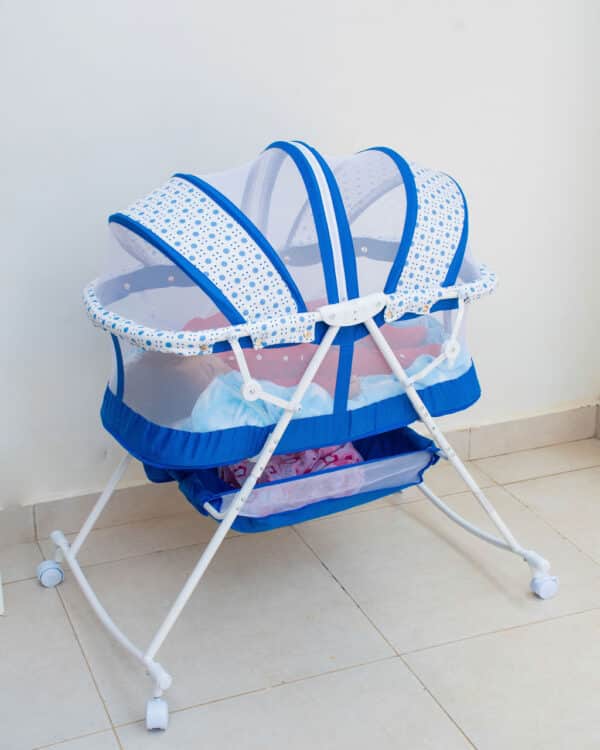 Foldable Baby Bassinet with Net and Wheels - Image 4