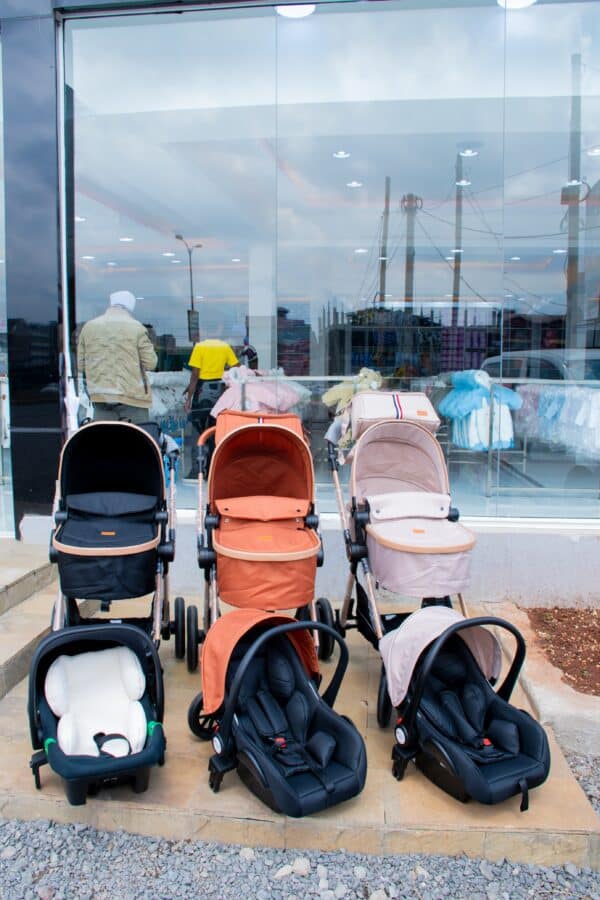 Premium Baby Bassinet Stroller Set with Carry Coat & Matching Diaper Bag - Image 4
