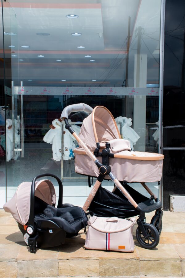 Premium Baby Bassinet Stroller Set with Carry Coat & Matching Diaper Bag - Image 3
