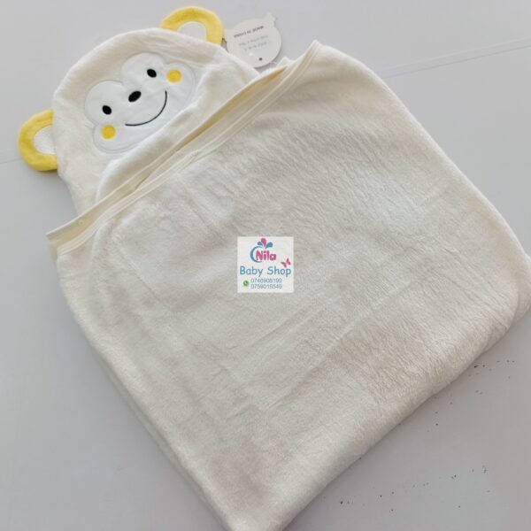 Hooded Coral Towel - Image 3