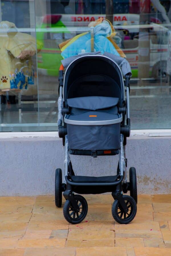 Premium Baby Bassinet Stroller Set with Carry Coat & Matching Diaper Bag - Image 16