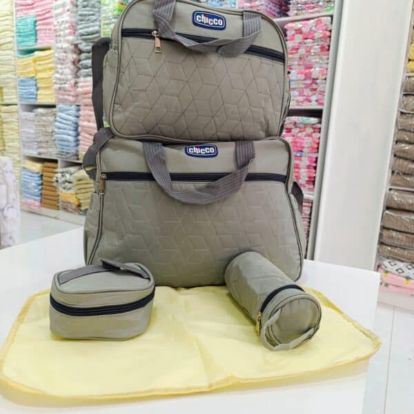 Chicco 5 Piece Diaper Bag - Image 5