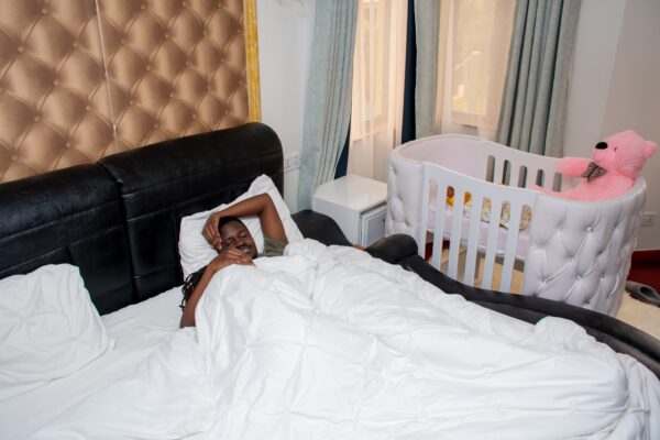 Elegant Designer Baby Cot with Satin-Cushioned Panels and Canopy Drape - Image 2