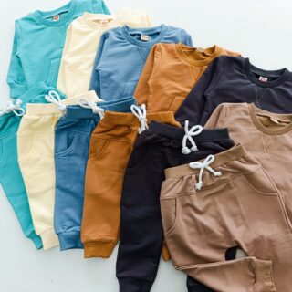 Unisex Baby Tracksuit Set – Cozy Long Sleeve Top with Kangaroo Pocket and Matching Jogger Pants