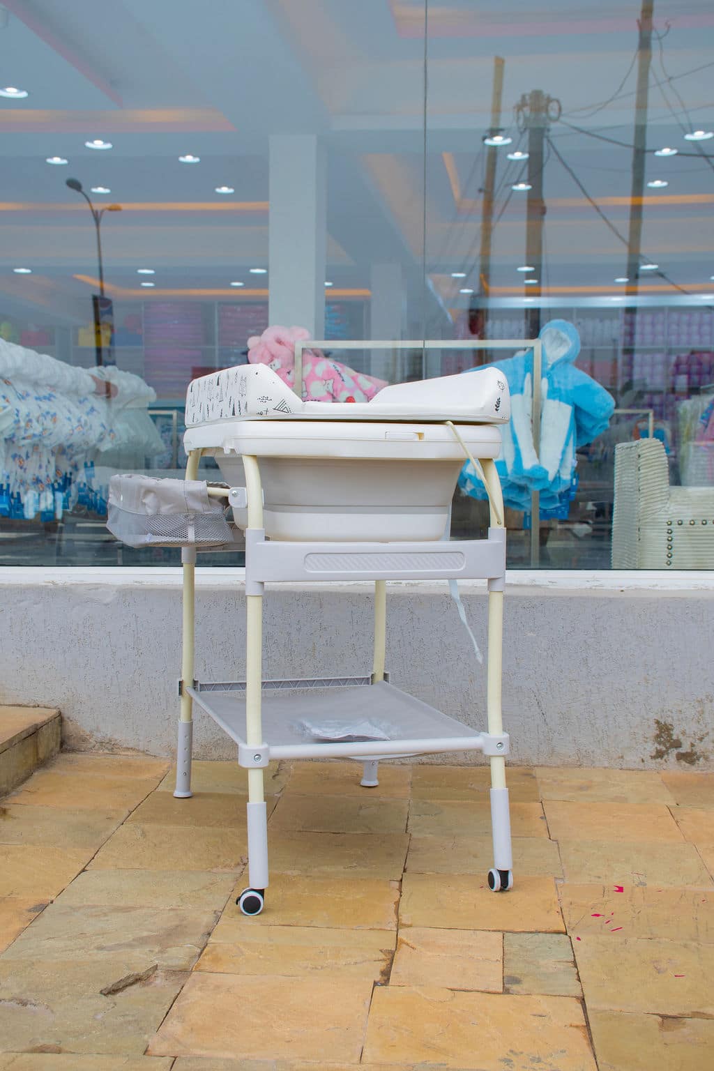 Foldable Baby Bath Station with Changing Mat, Storage Shelf & Lockable Wheels - Image 5