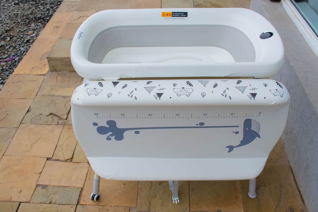 Foldable Baby Bath Station with Changing Mat, Storage Shelf & Lockable Wheels - Image 6