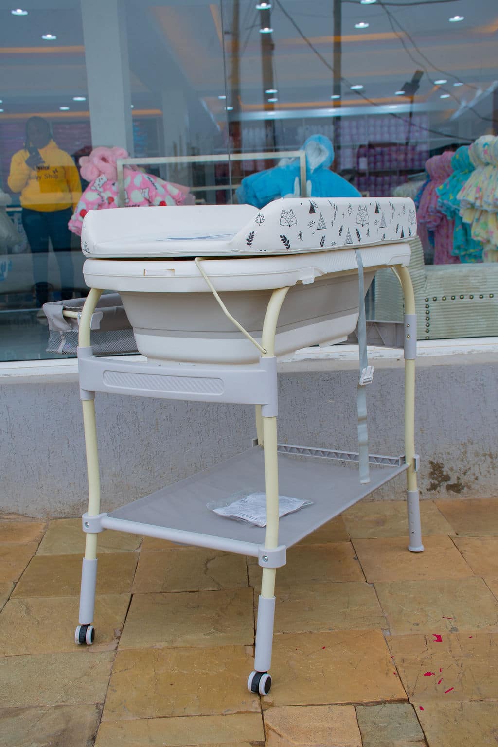 Foldable Baby Bath Station with Changing Mat, Storage Shelf & Lockable Wheels