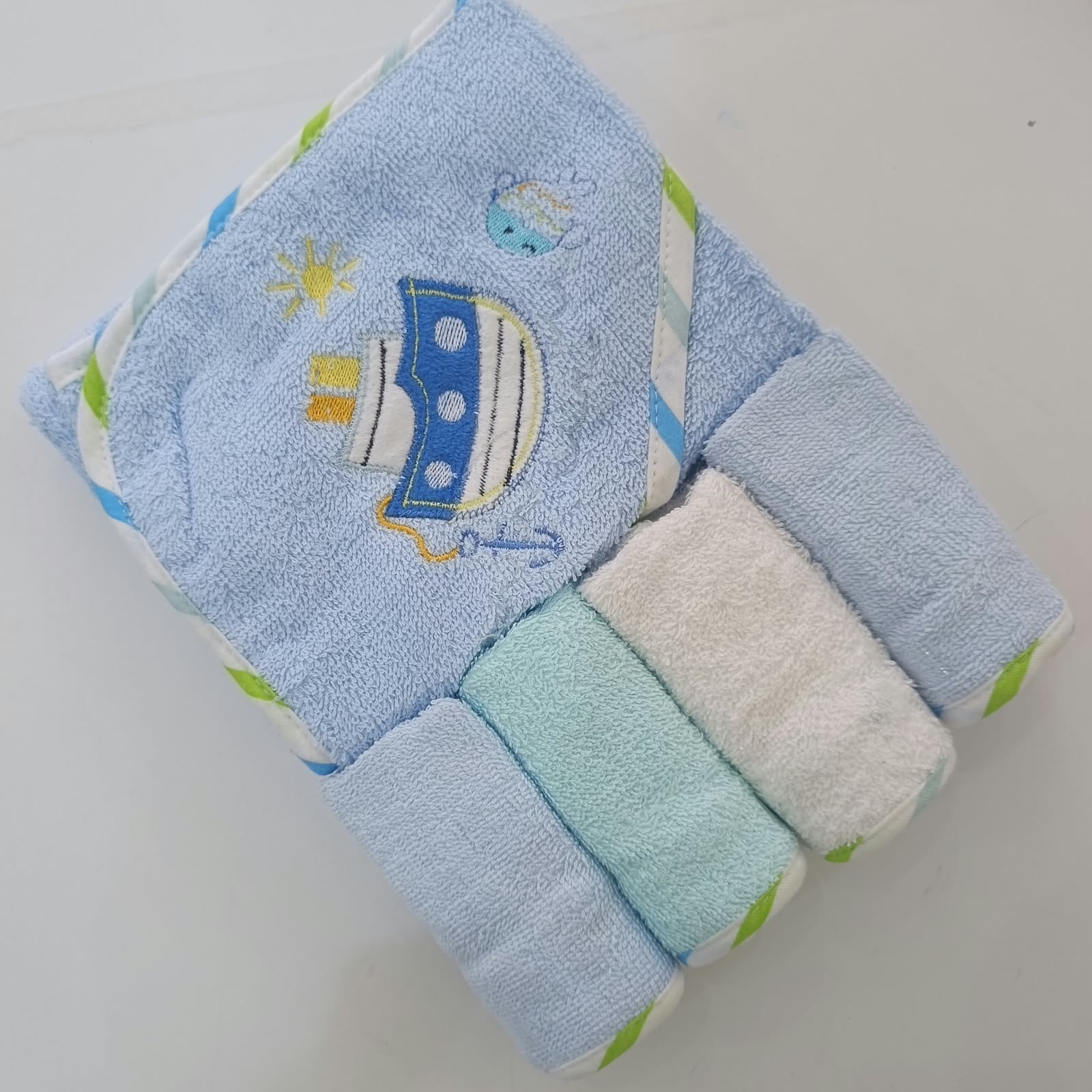 Hooded Towel with wash cloth - Image 3