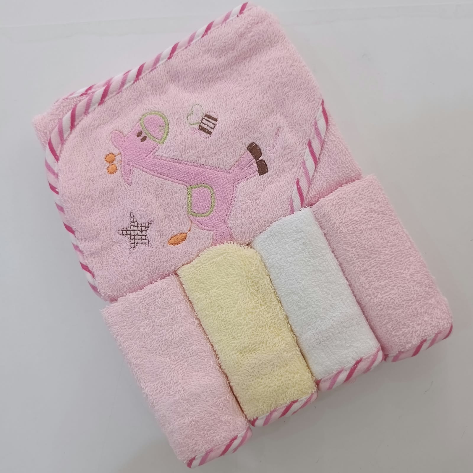 Hooded Towel with wash cloth - Image 4