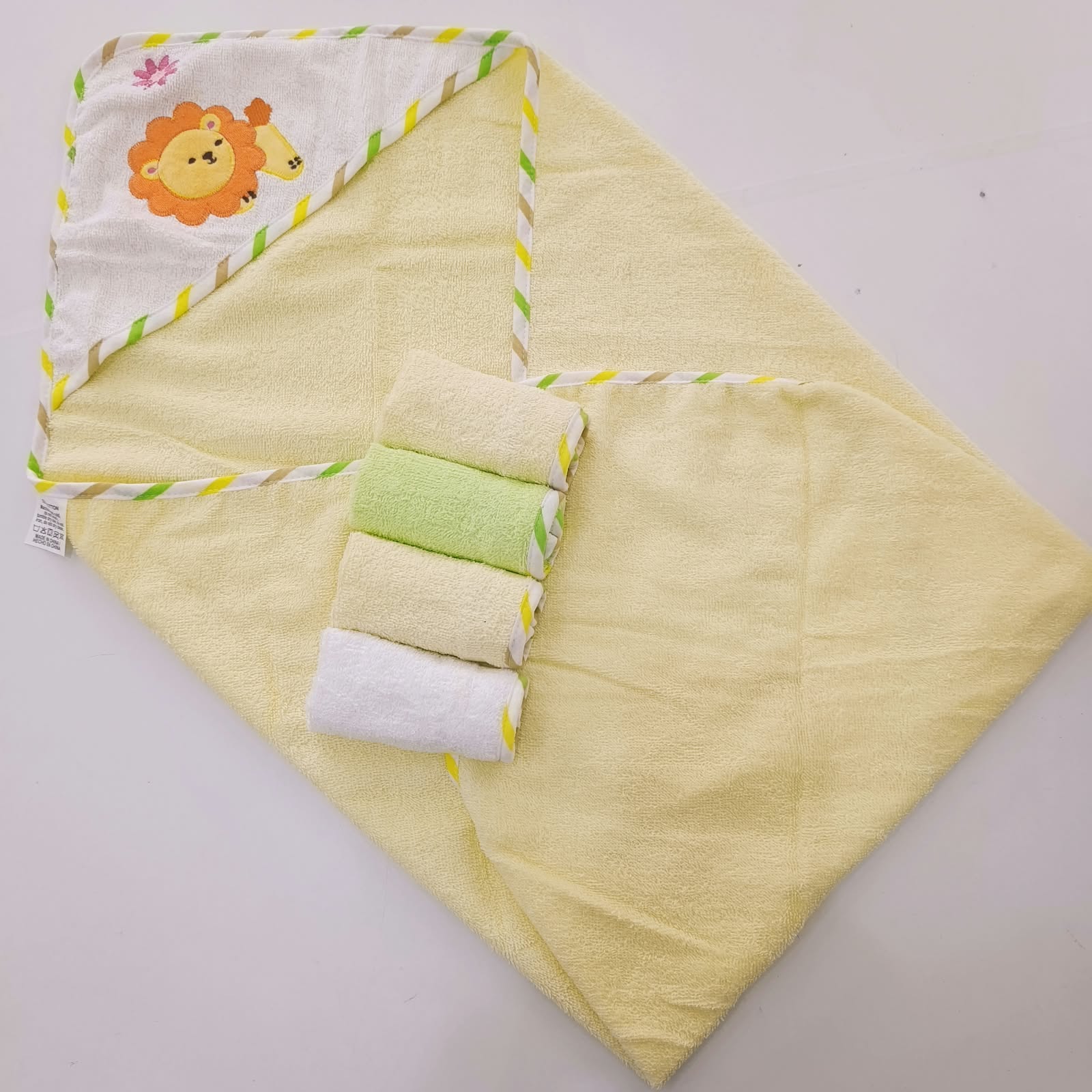 Hooded Towel with wash cloth - Image 5